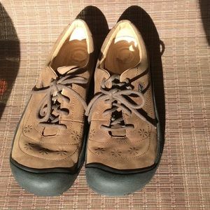 EUC Keen Leather Lace-up Oxford with Floral Detail